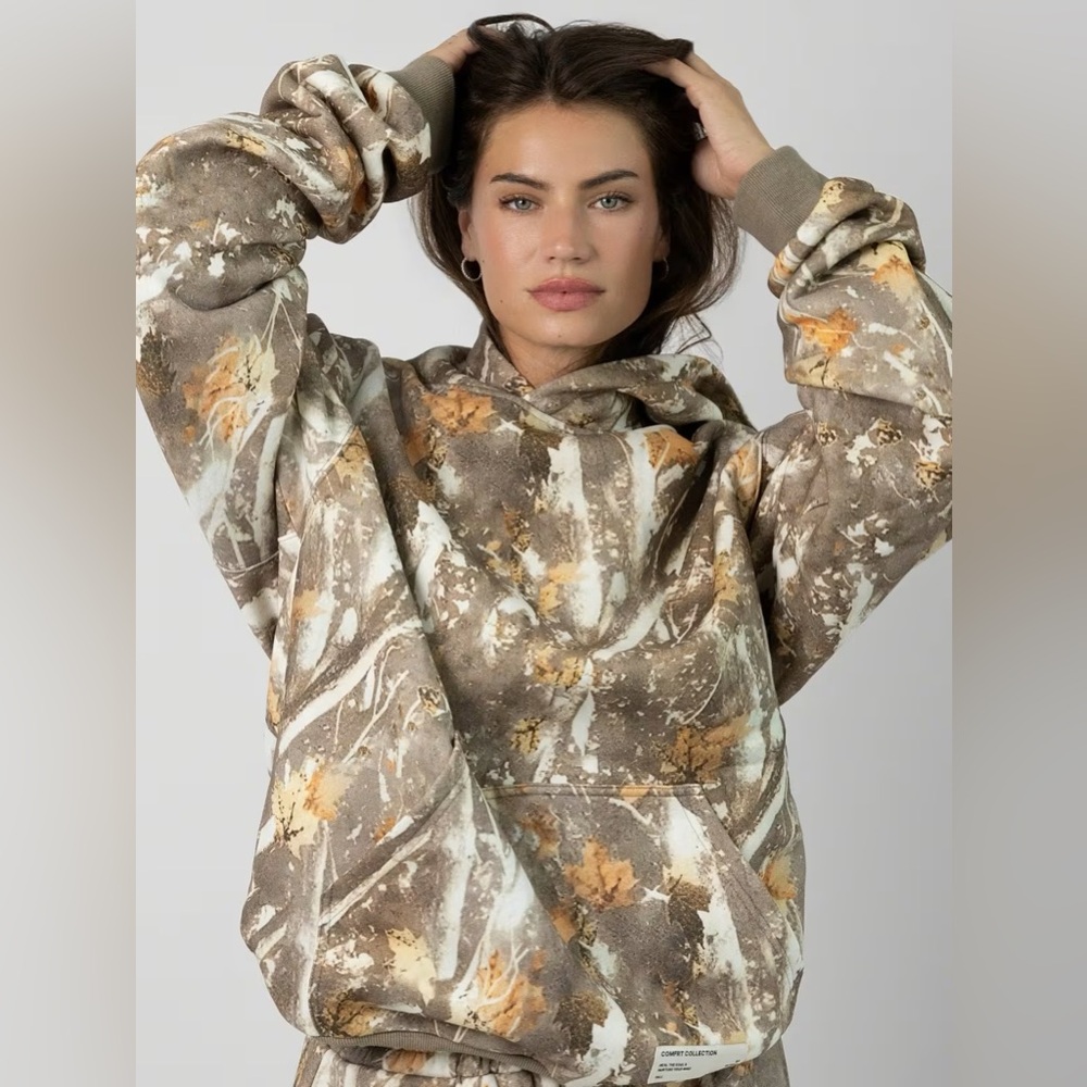 COMFRT Camouflage Print Hoodie, size Small